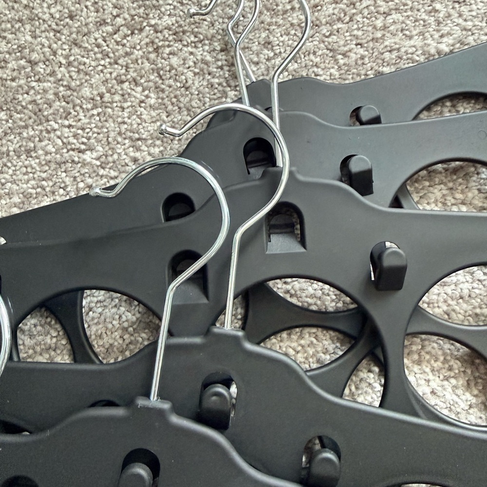 Set of Black Multi-Circle Accessories Hangers - Picture 2 of 2